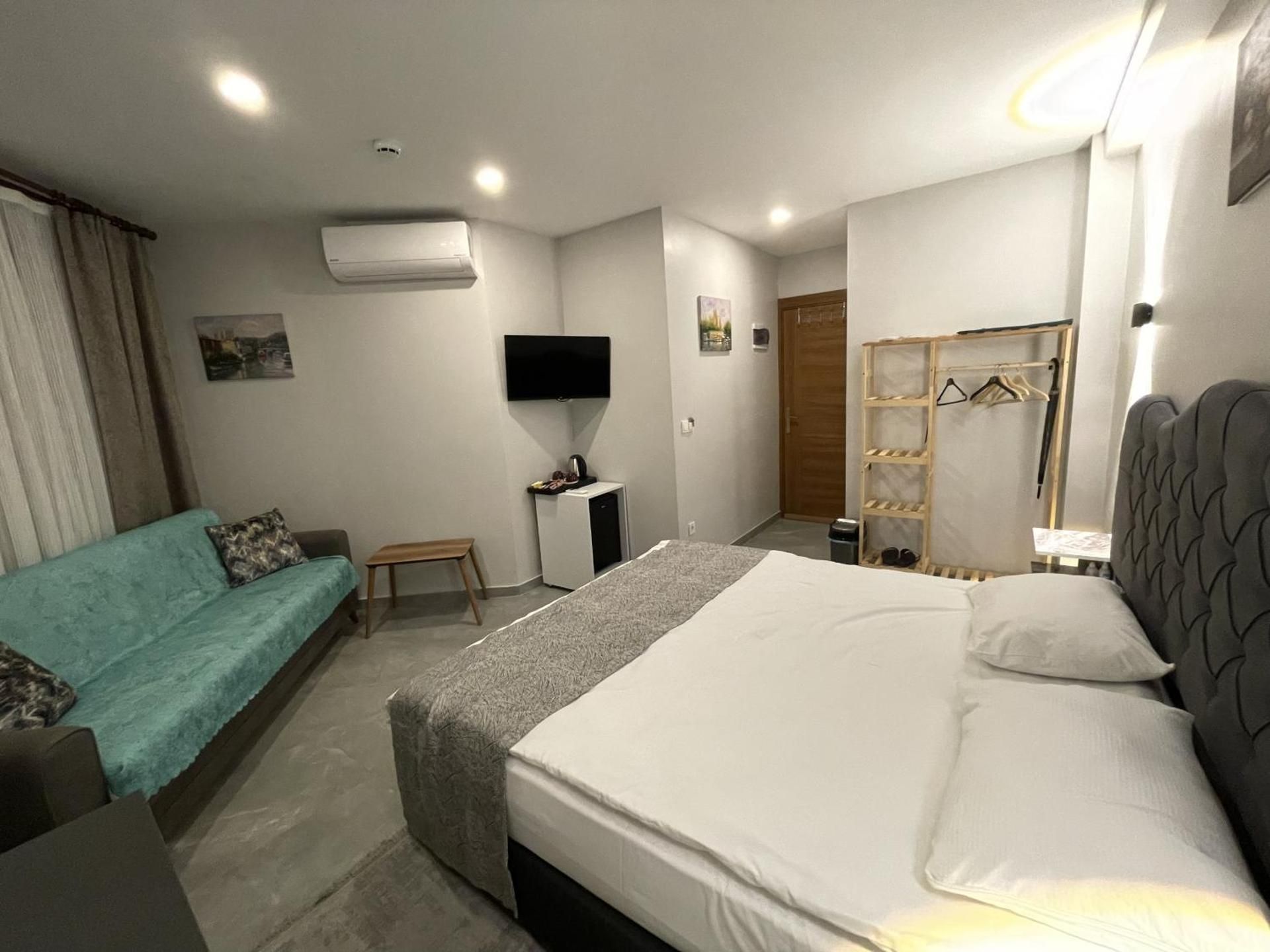 Shared lounge/TV area