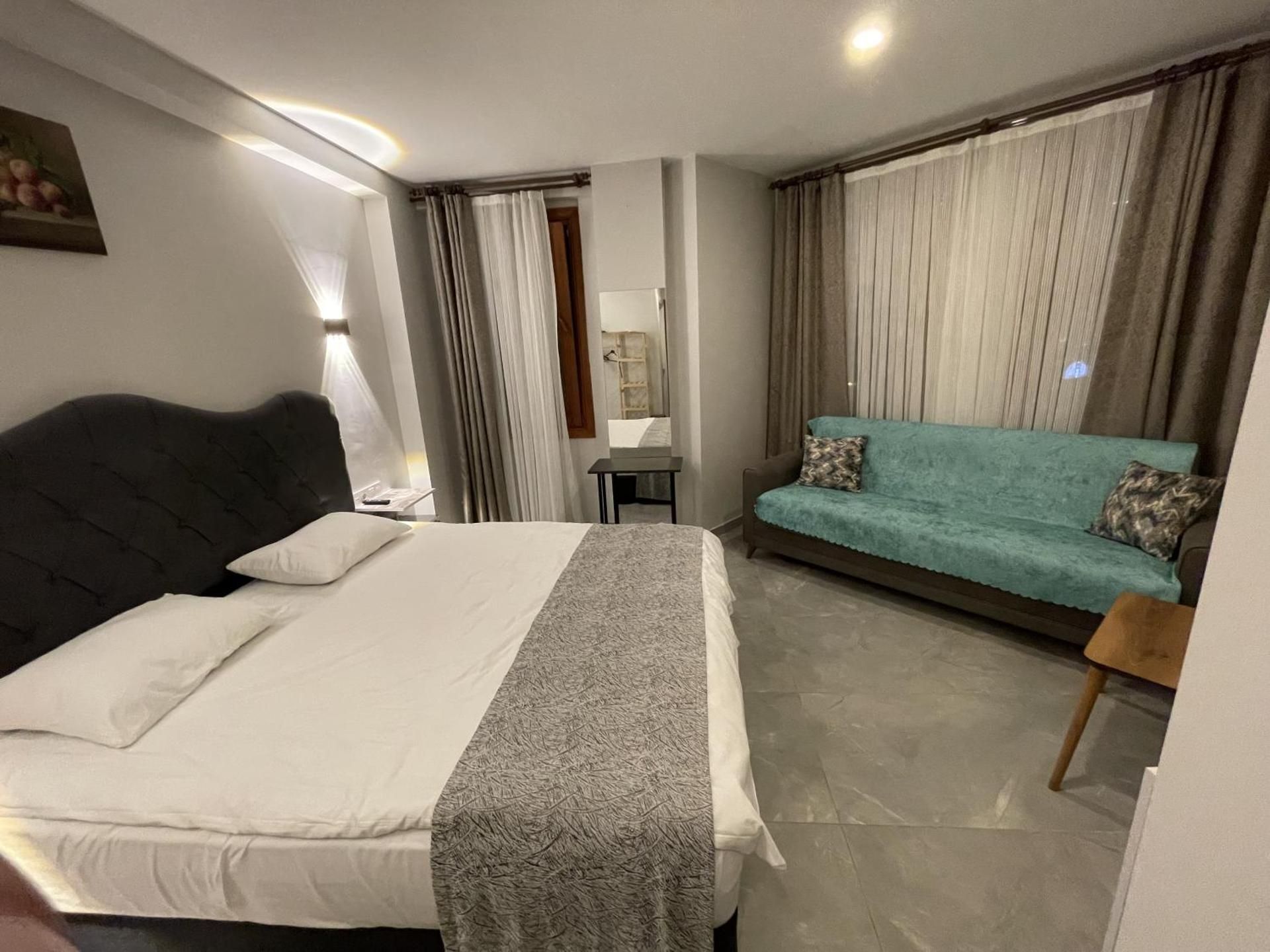 Turna Hotel Superior Triple Room 2