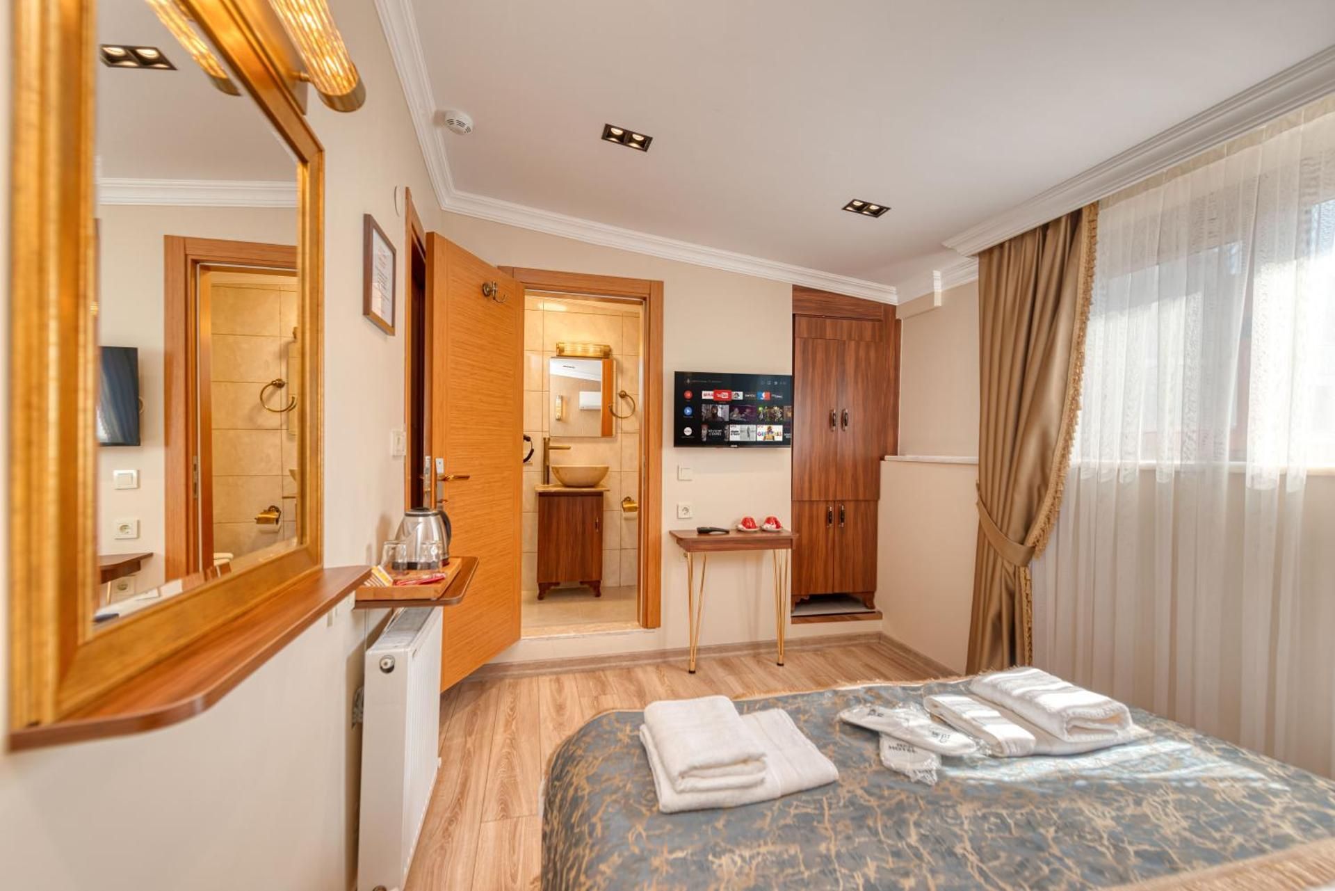 Brown 2 Mansion Oldcity Double Room 3