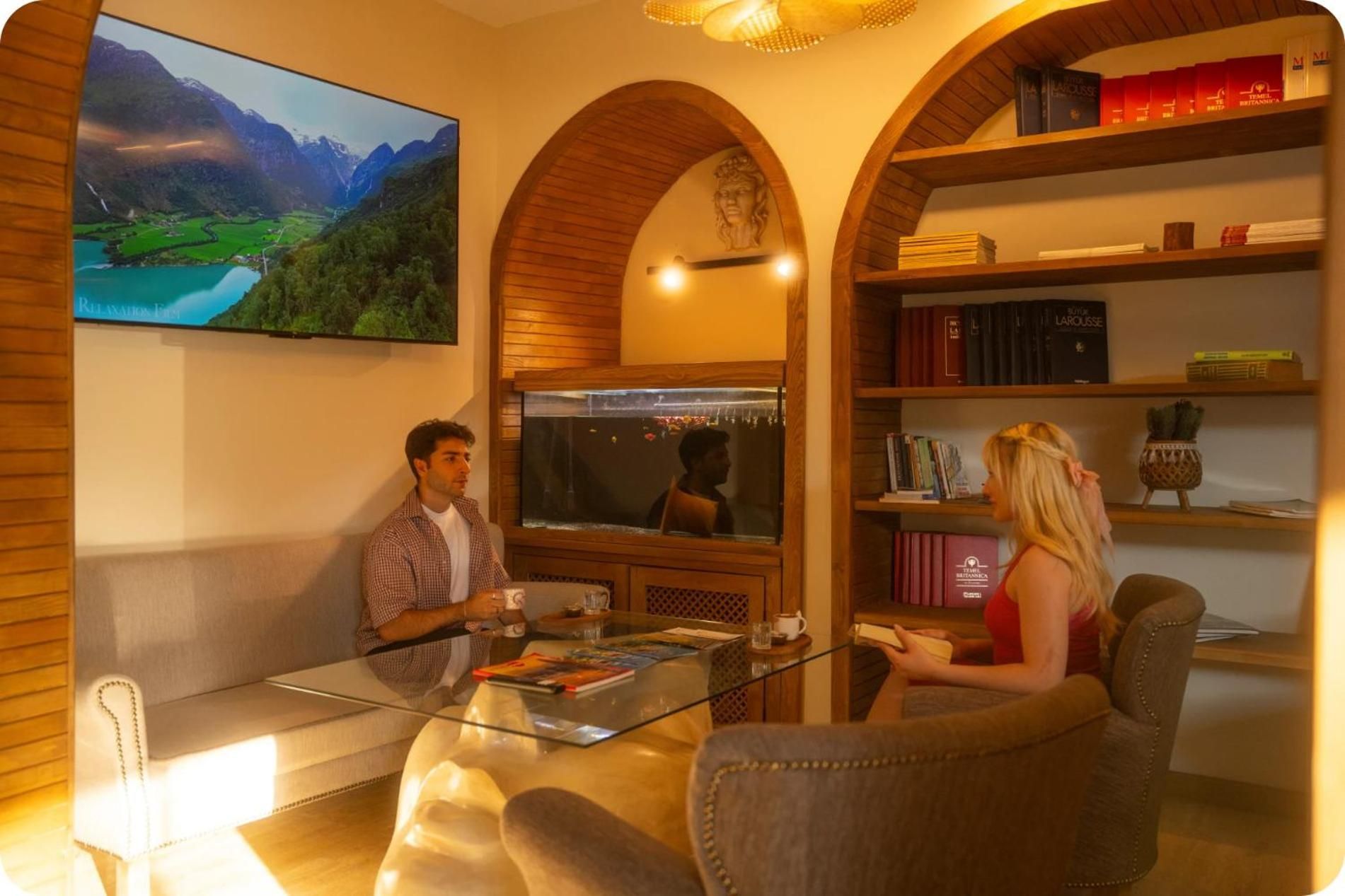 Shared lounge/TV area