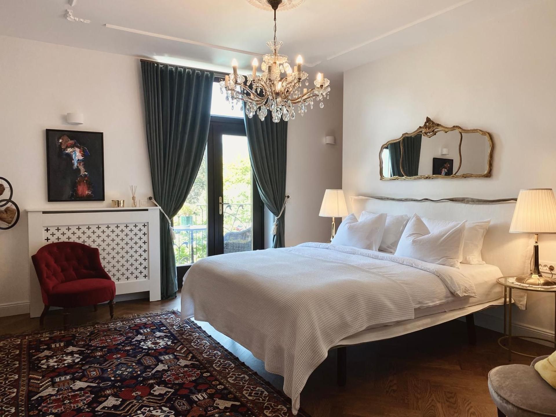 King Suite with Pool View