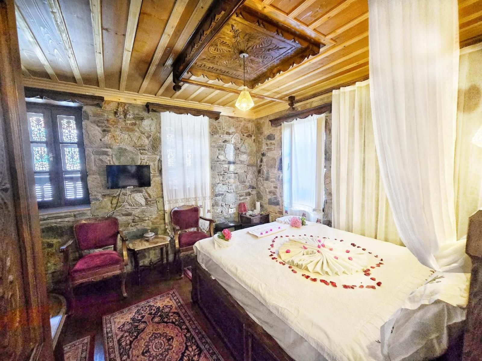 SIRINCEM PLUs Standard Double Room 8