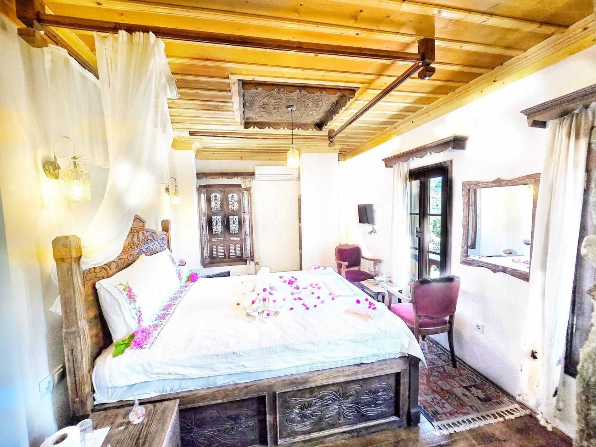 SIRINCEM PLUs Deluxe Double Room