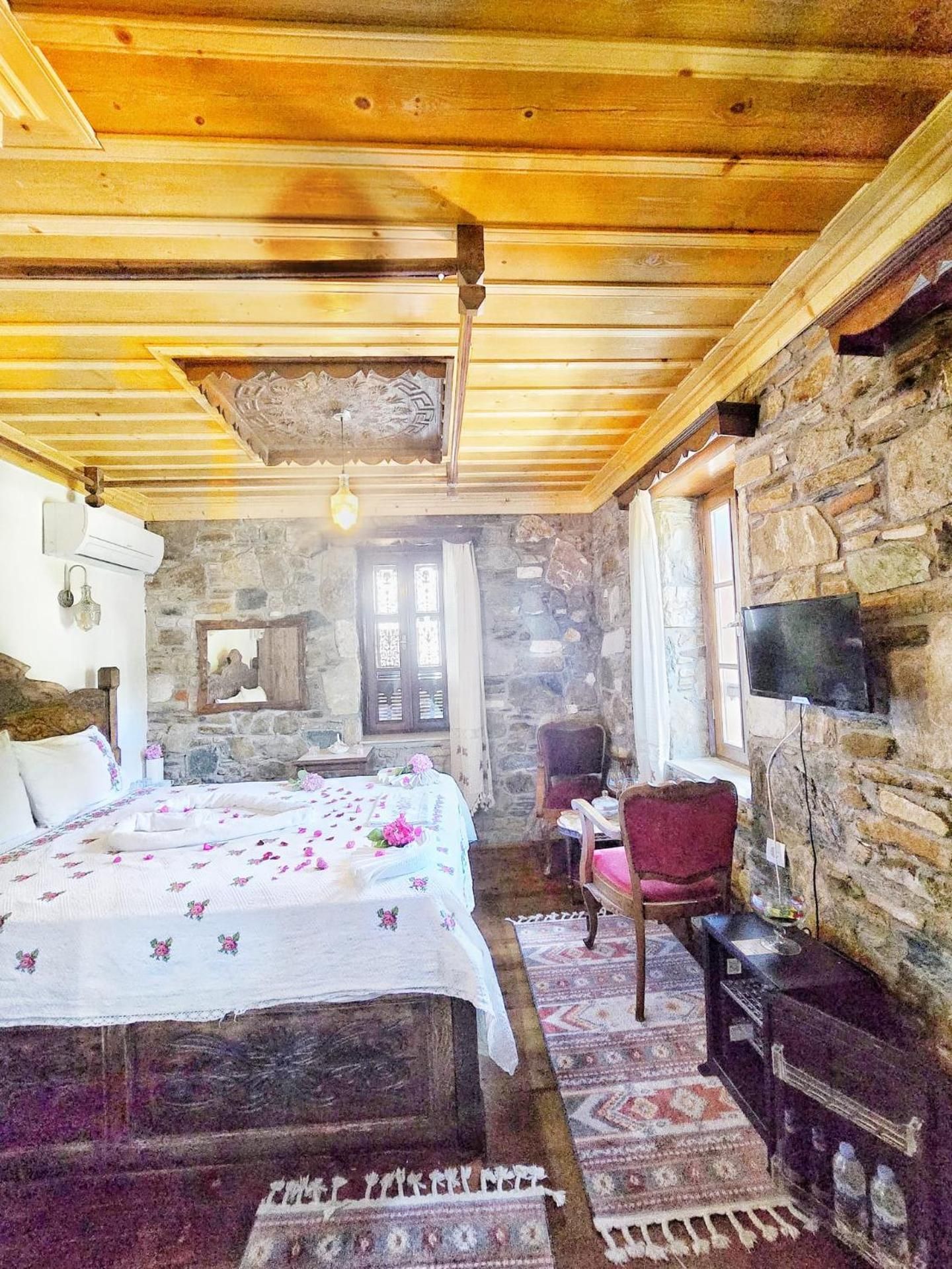 SIRINCEM PLUs Standard Double Room