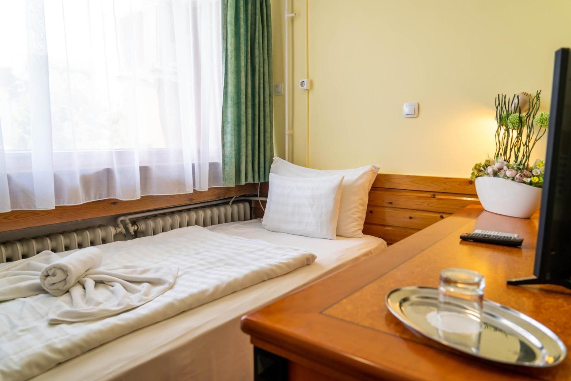 Majerik Hotel Standard Single Room 3