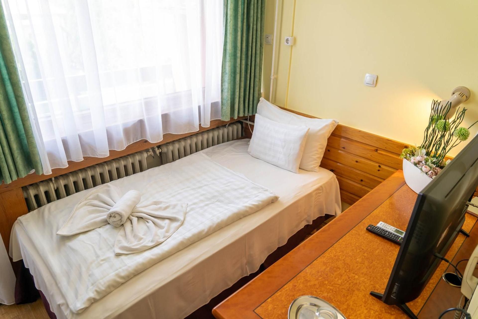 Majerik Hotel Standard Single Room 2