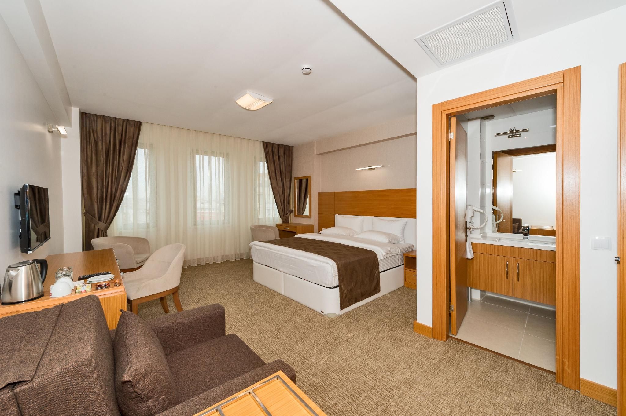 Executive Suite with Balcony