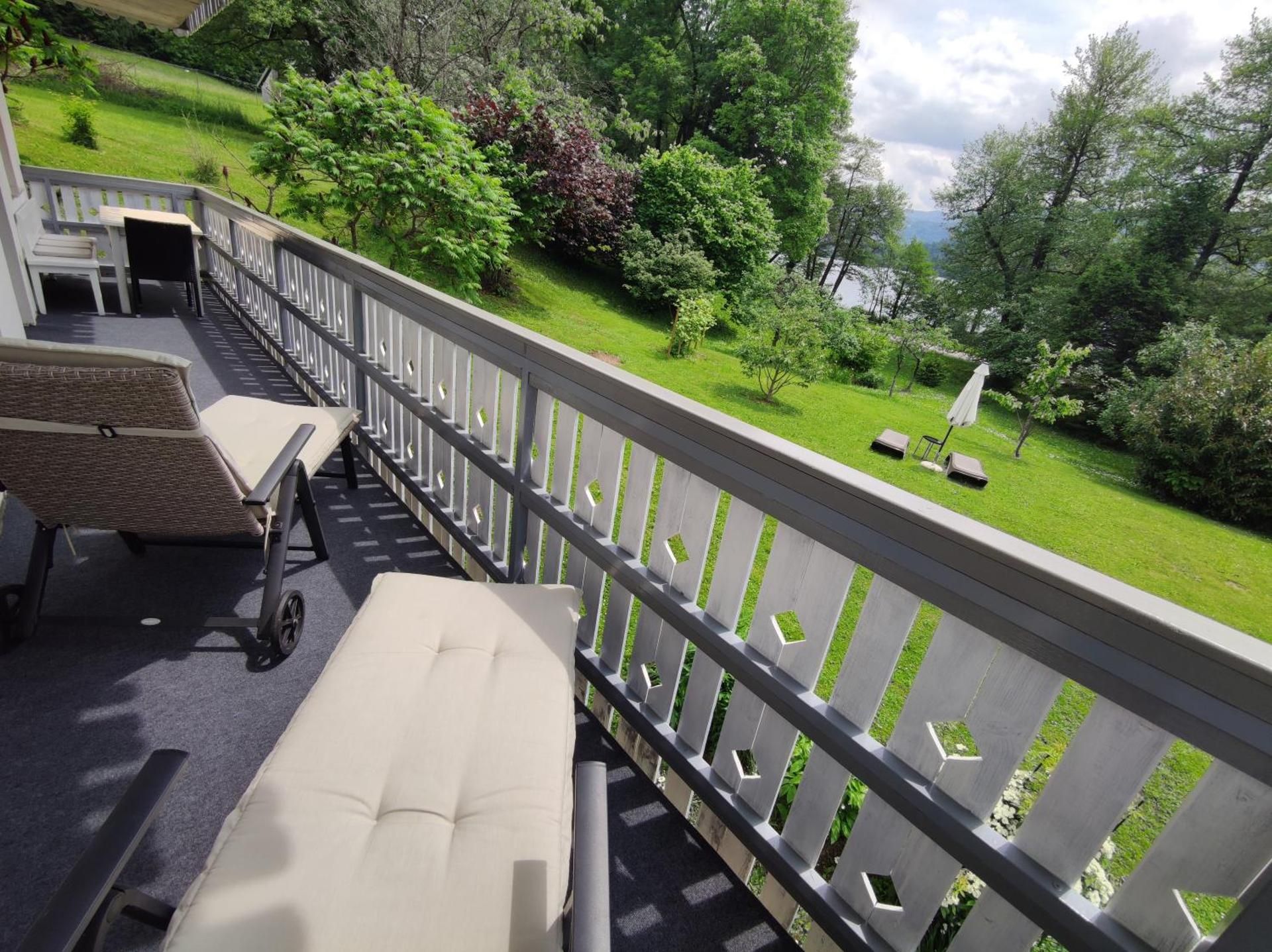 Lake House Sebanc One-Bedroom Apartment with Balcony and Lake View 7