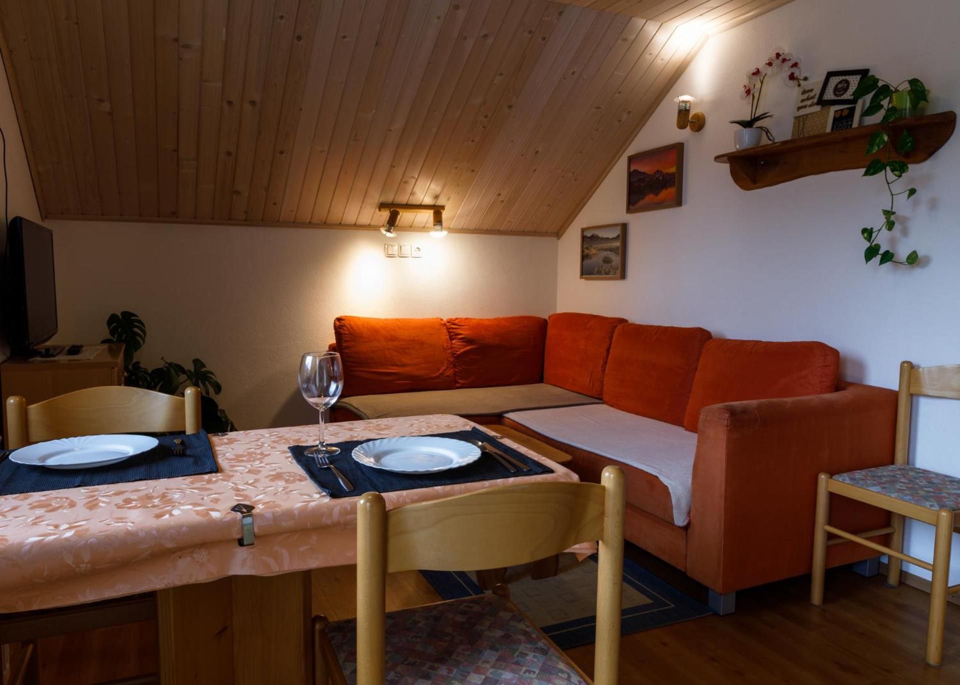 Lake House Sebanc One-Bedroom Apartment with Balcony and Lake View 3