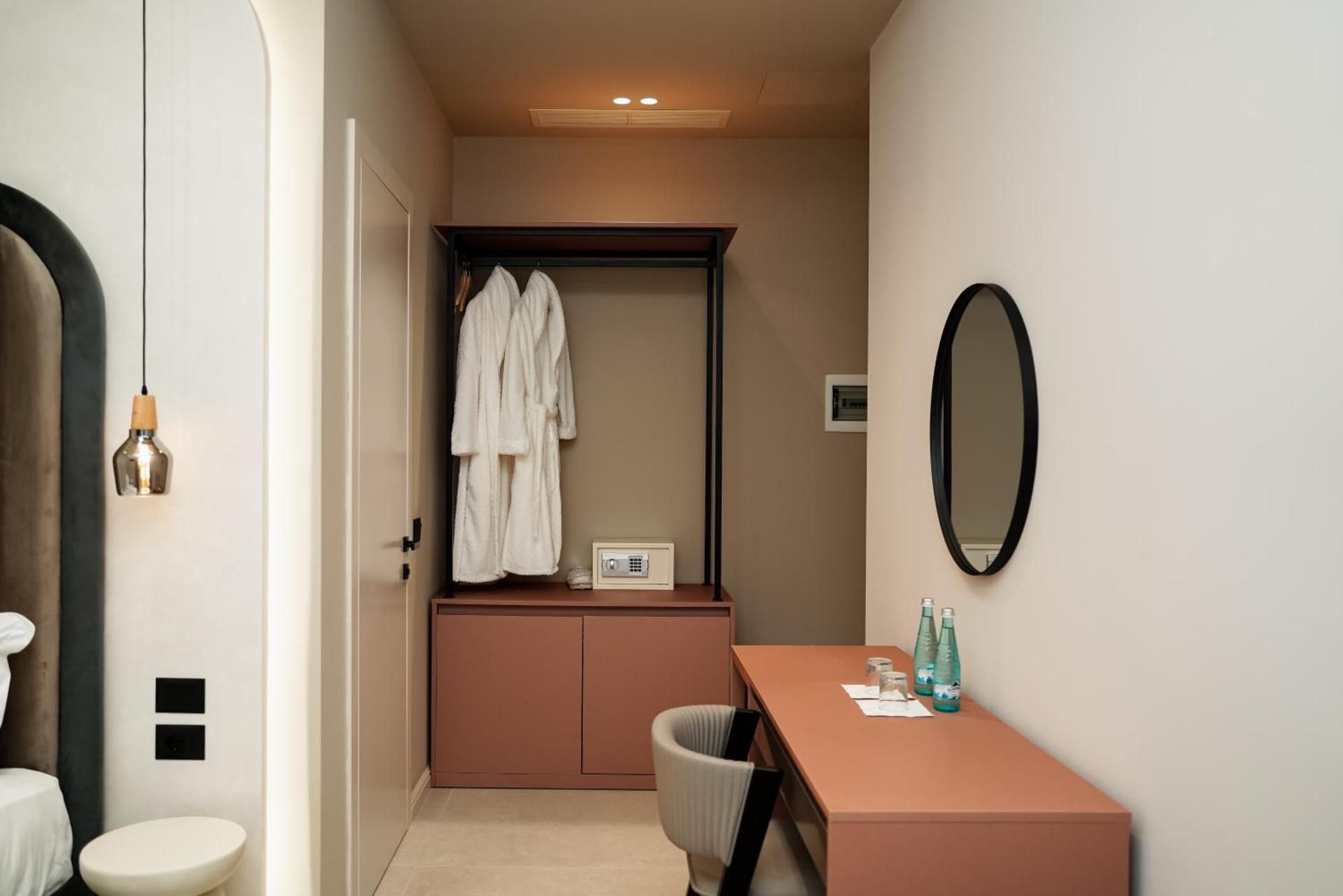 Diamar Suites Deluxe Triple Room 10