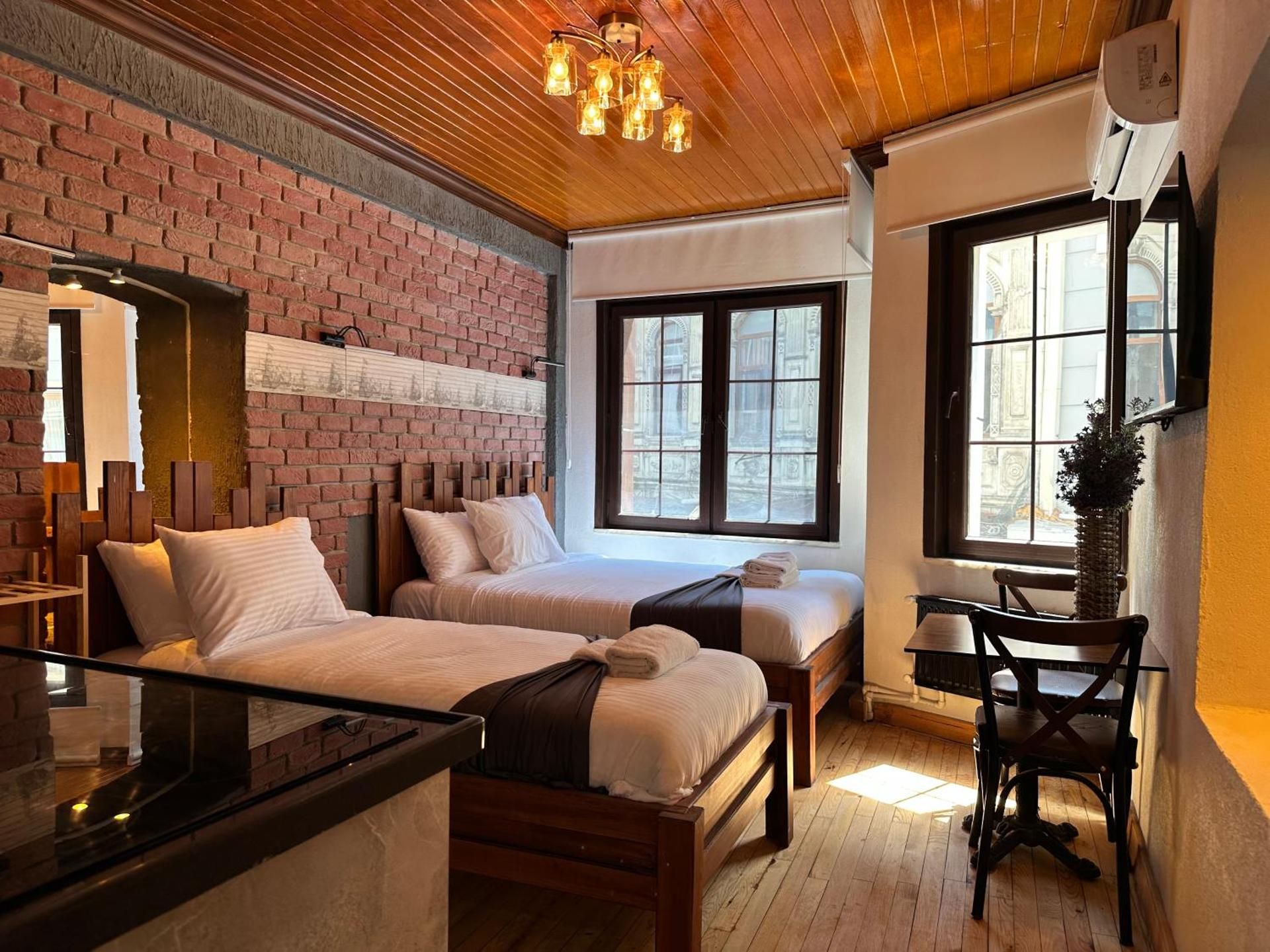 MorAgop Suites Deluxe Triple Room 25