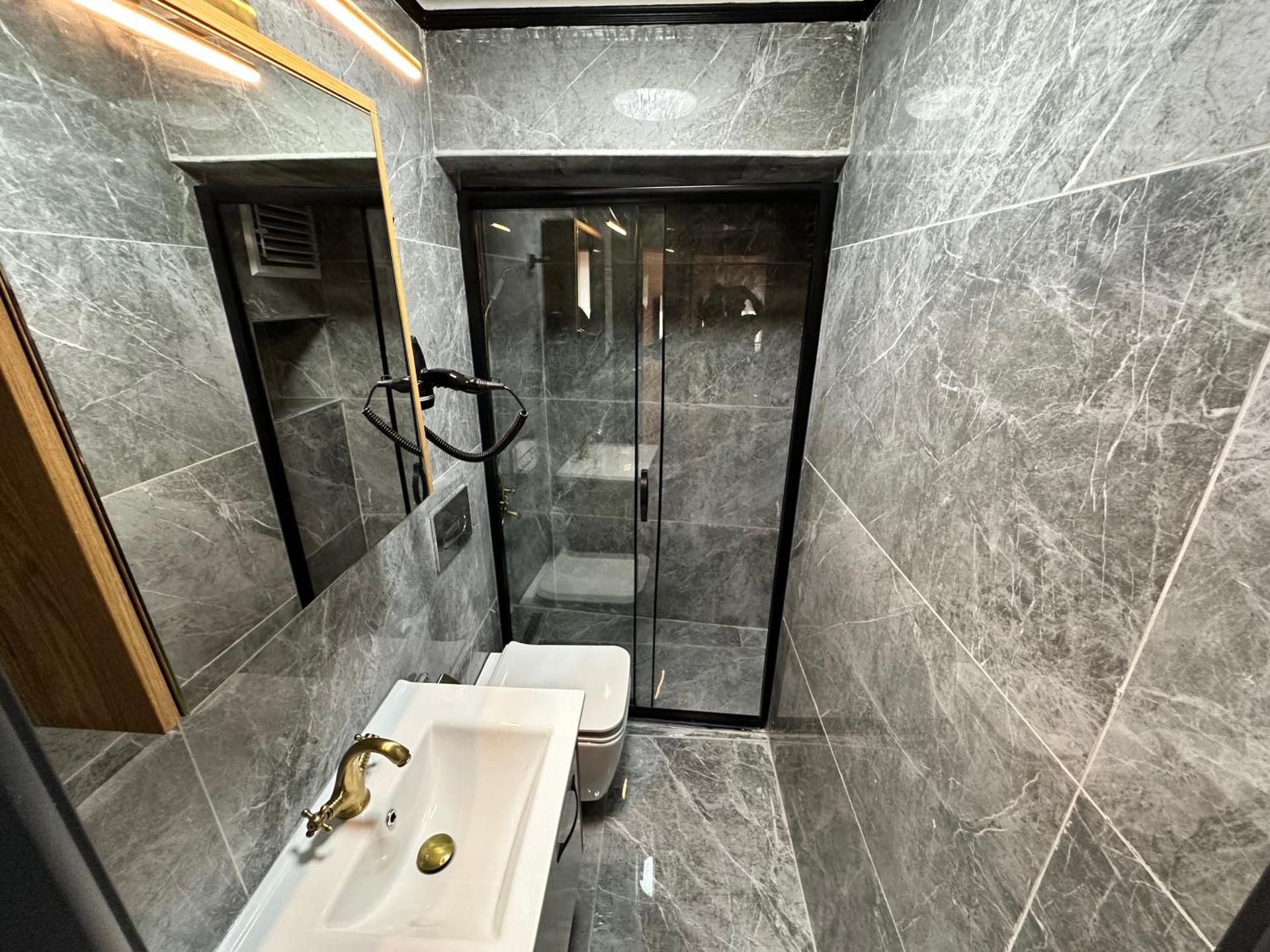 MorAgop Suites Deluxe Triple Room 16