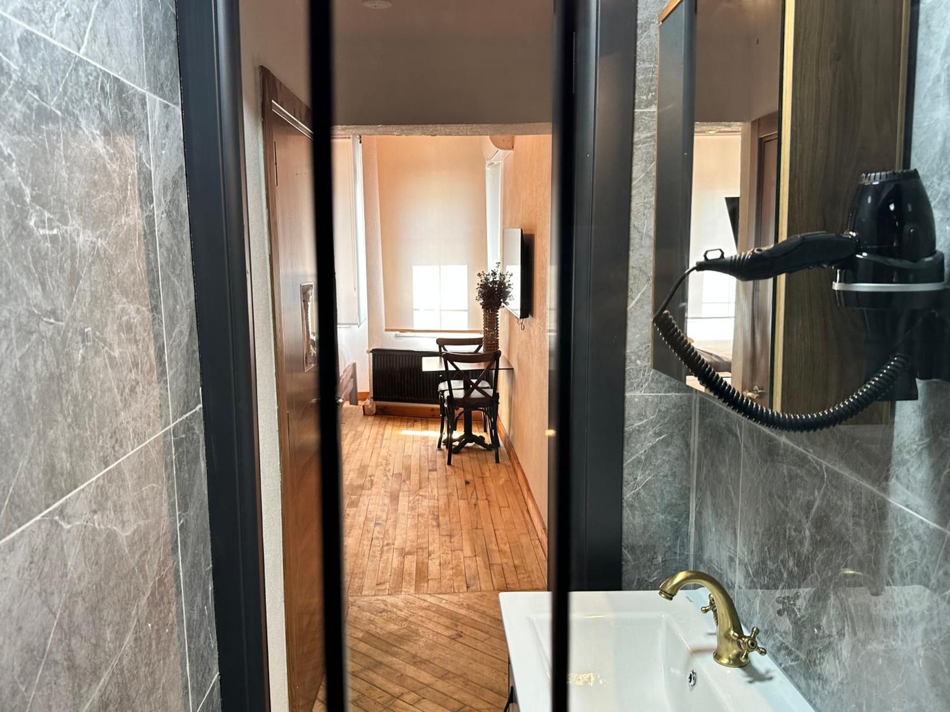 MorAgop Suites Deluxe Triple Room 19