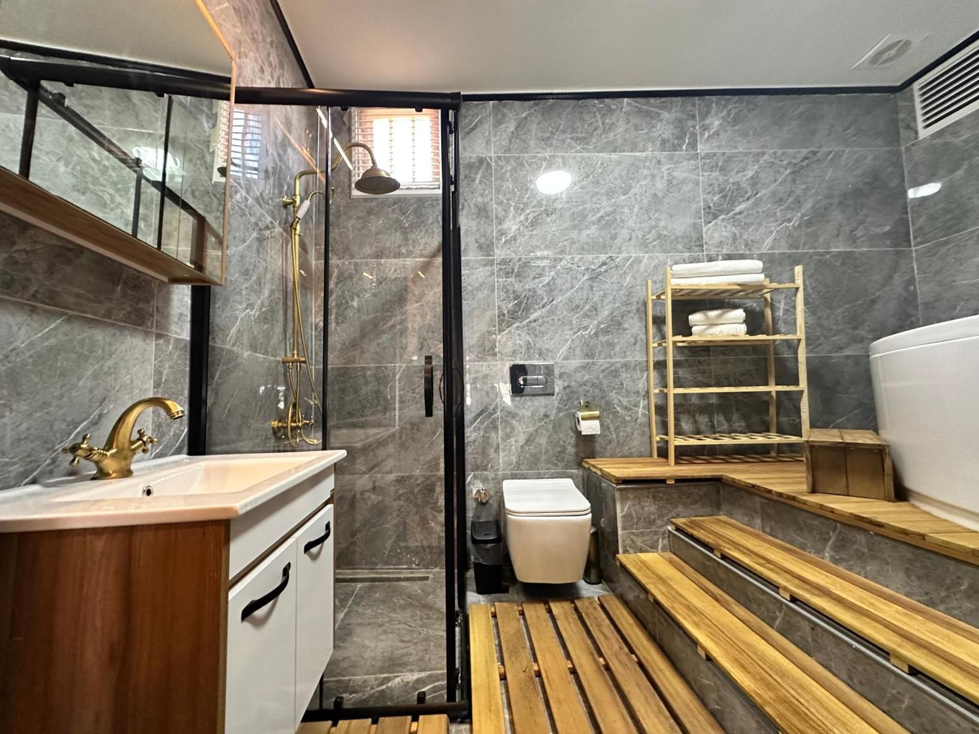 MorAgop Suites Deluxe Triple Room 22