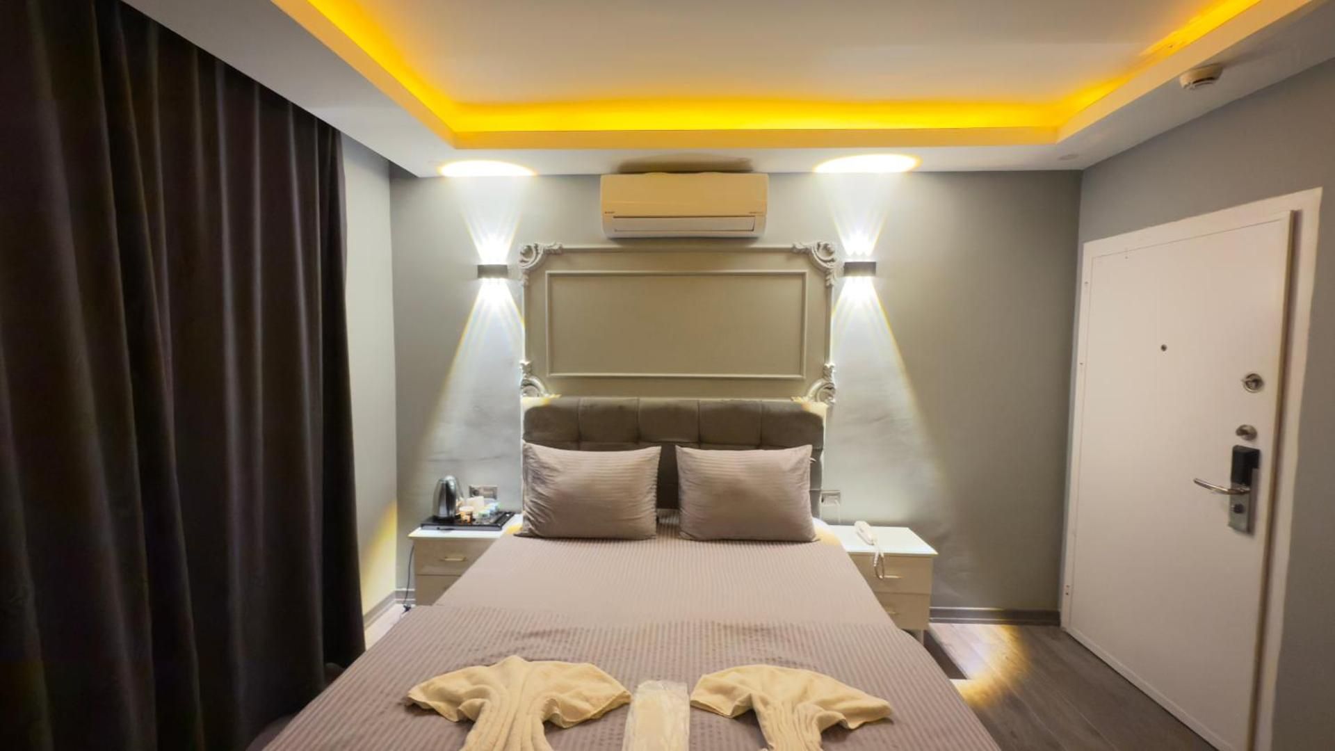 Cevas Suite Hotel Triple Room with City View