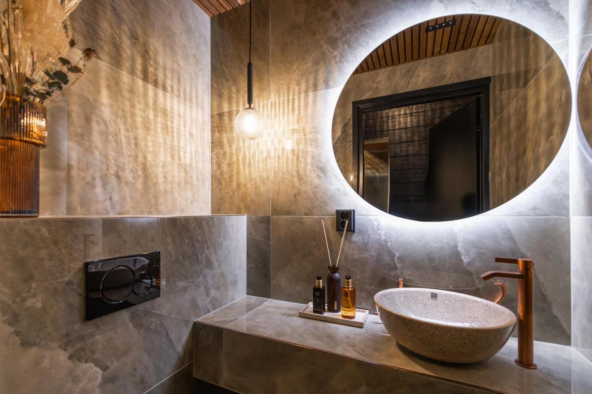 Levi OloResort Mirror Igloo