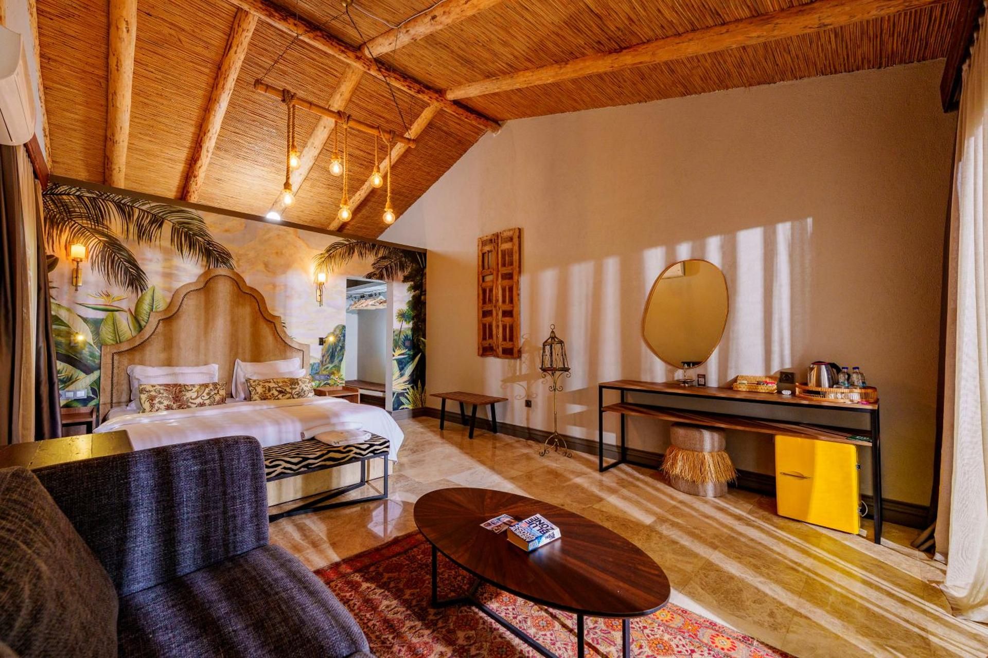 King Suite with Pool View