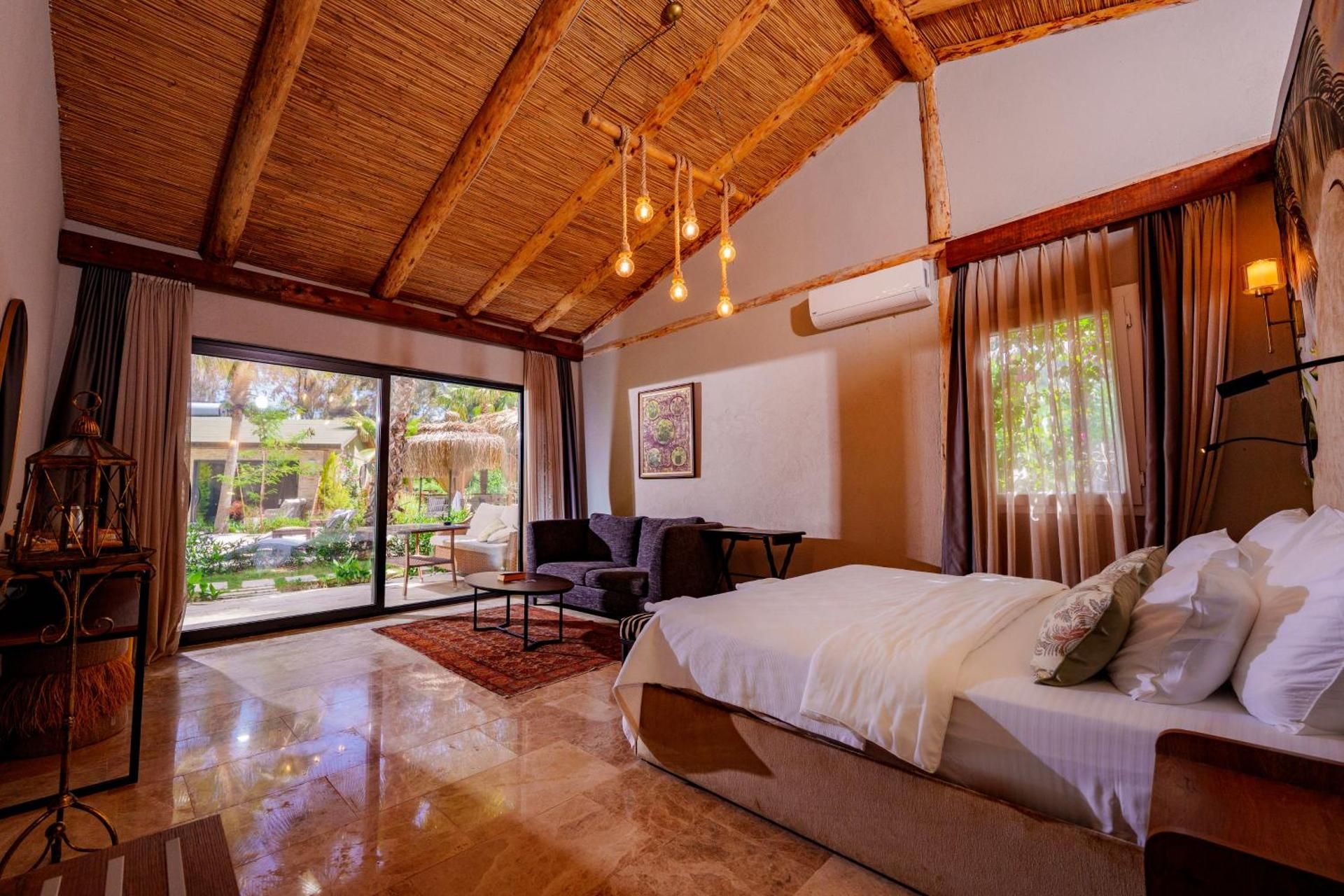 King Suite with Pool View