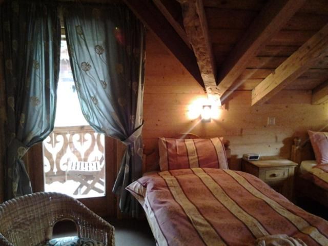 Chalet Suisse Bed and Breakfast Twin Room with City View 3