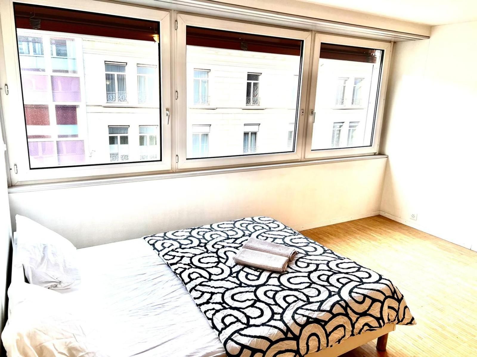 Apartment with Lake View