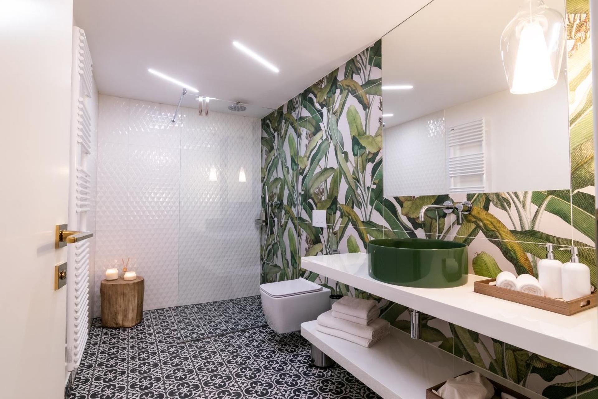 Cube - Superior Triple Studio (Basement)