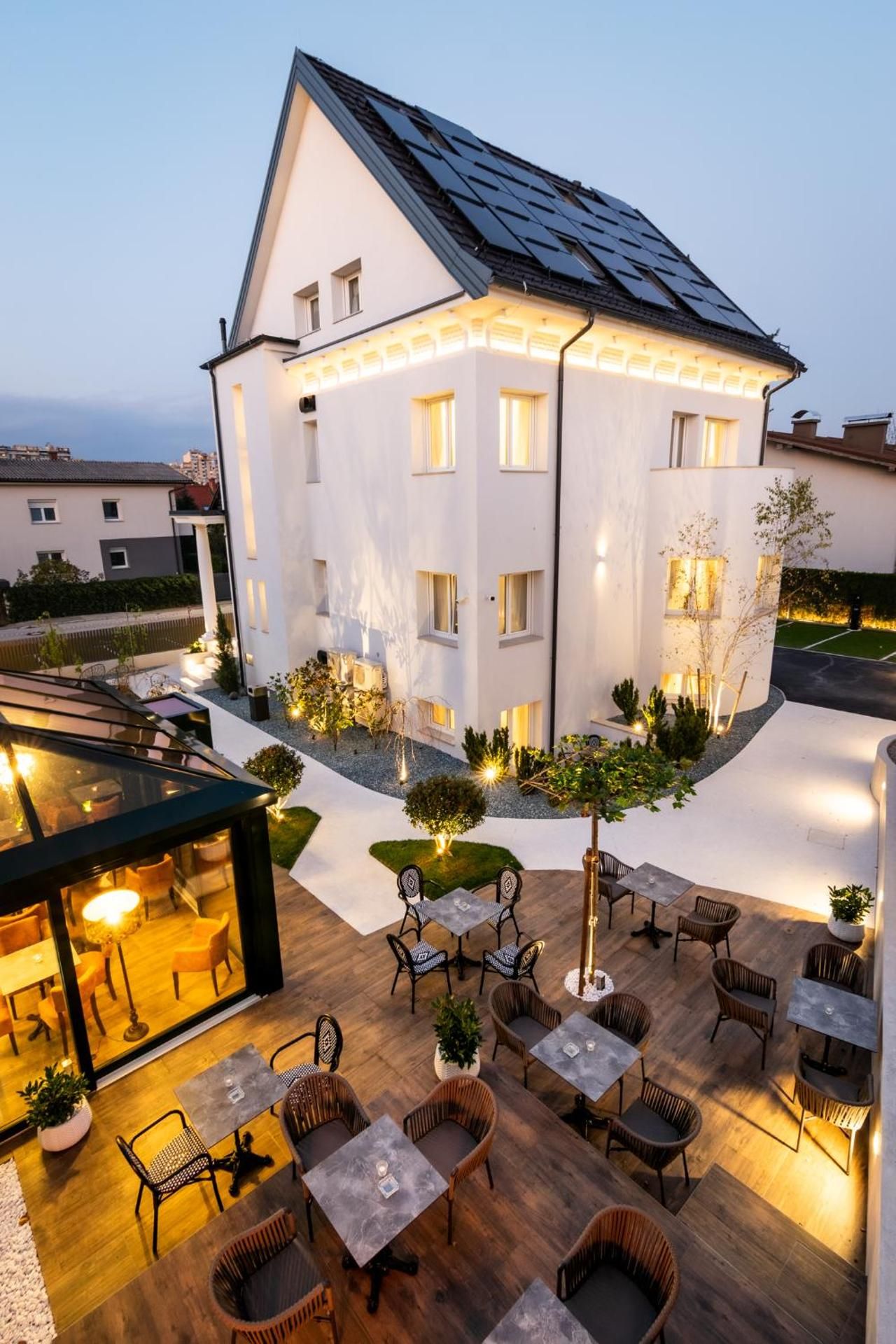 Shared lounge/TV area