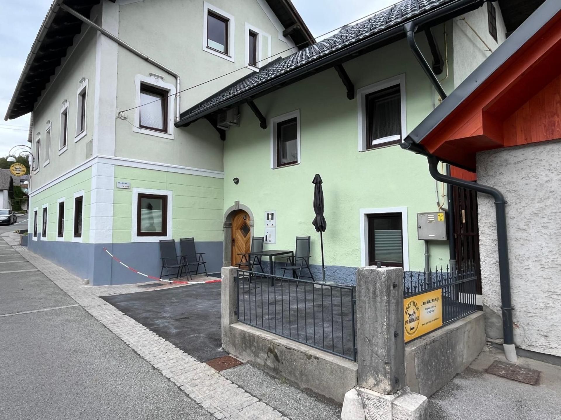 Apartmaji Pri fijakarju - Apartments "AT THE FIAKER'S"