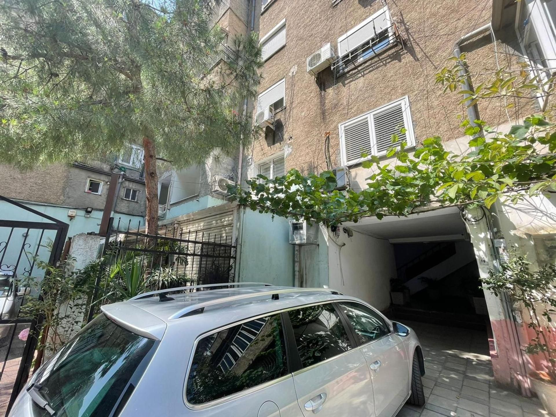 Enjoy Travel Le petite Central Studio Apartments