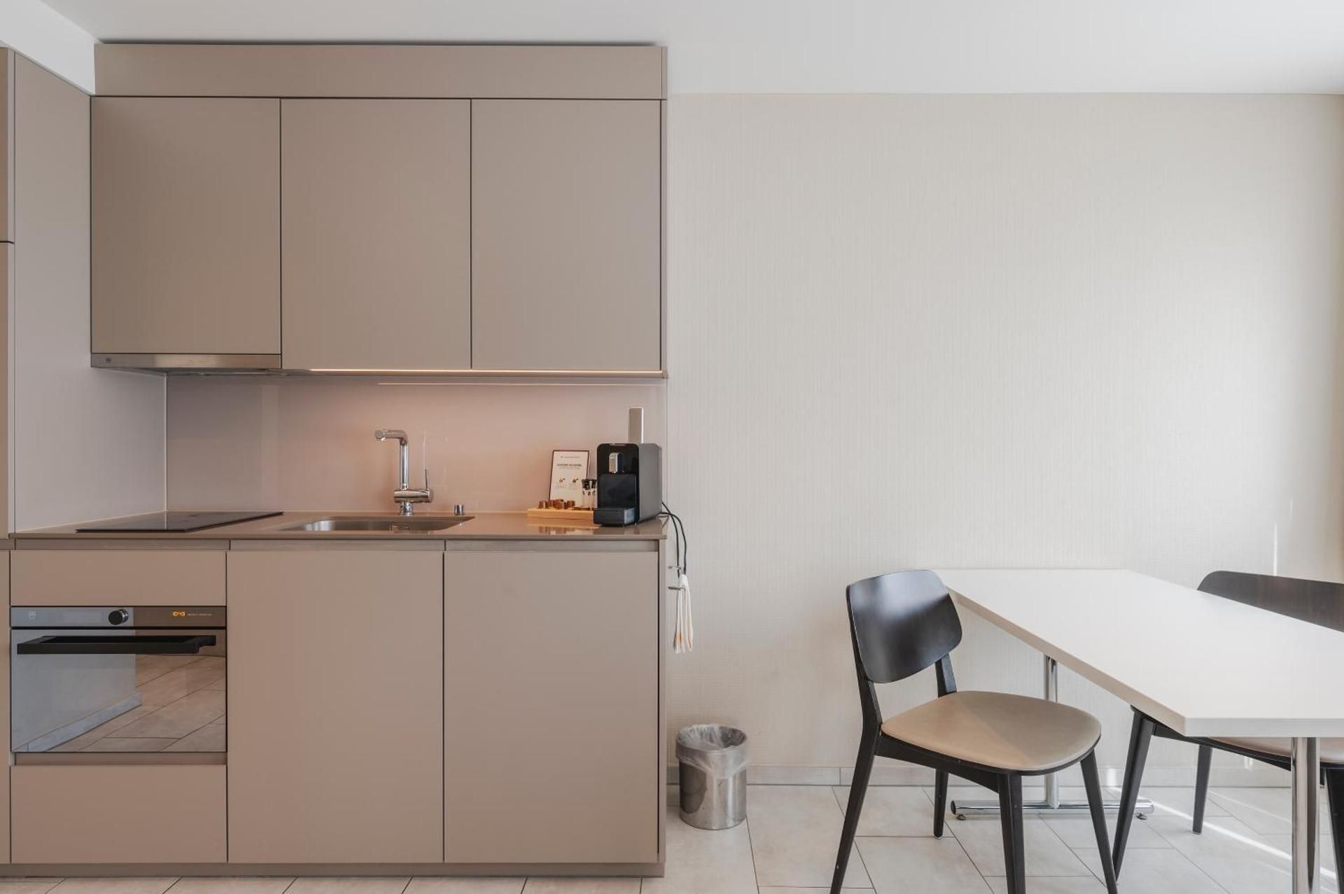 Amanthos Living Zurich Airport Business Suite 2