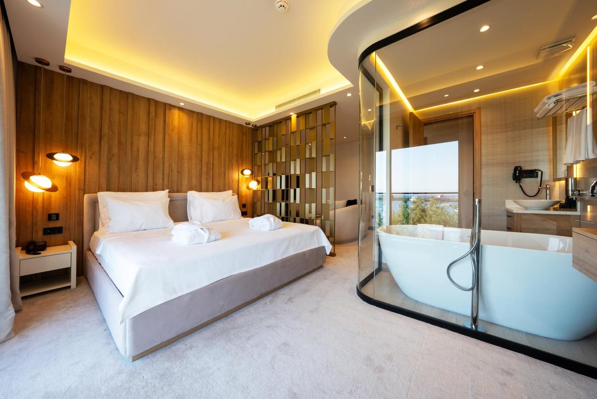 Premier Lounge Hotel Deluxe Suite with Sea View