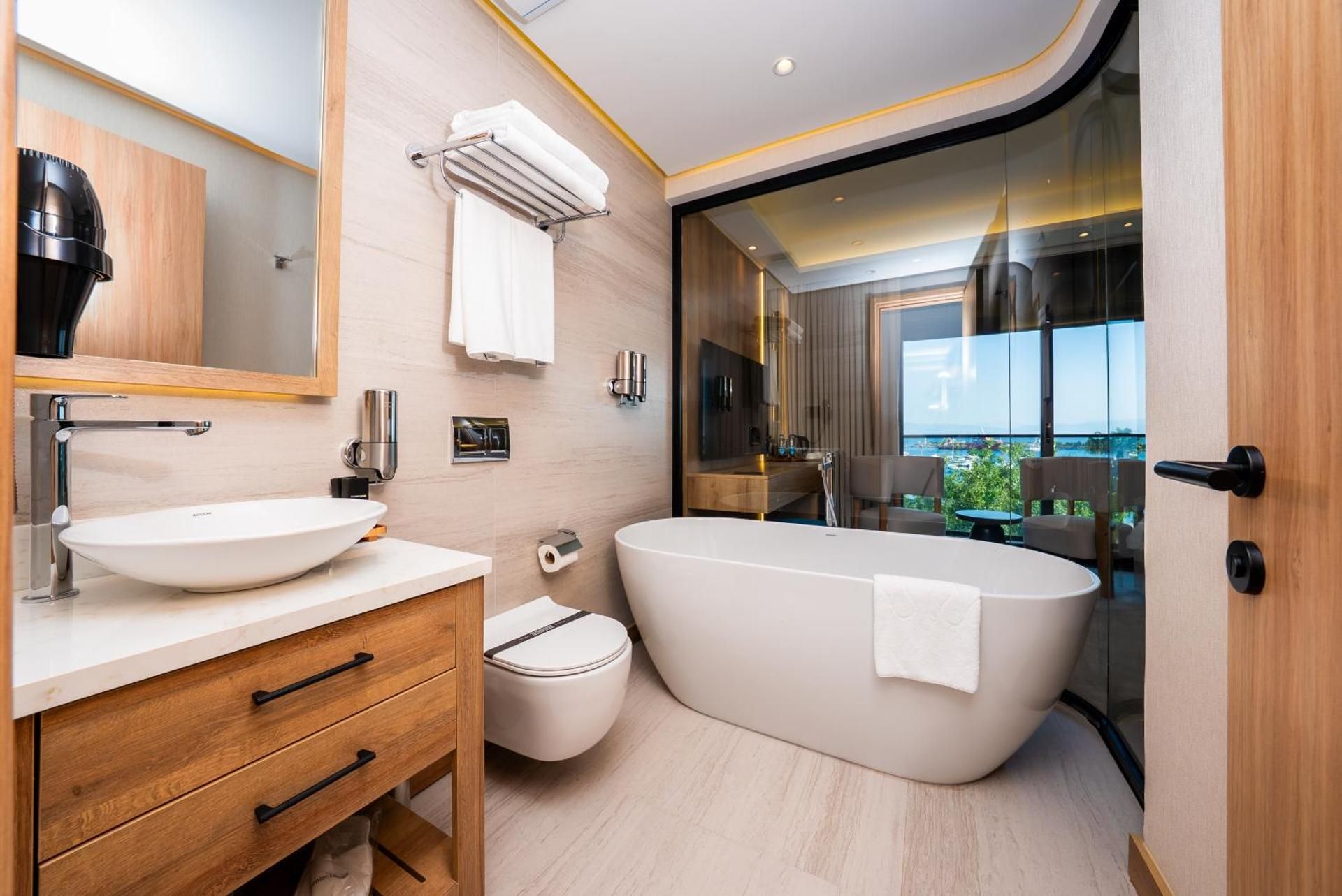 Premier Lounge Hotel Deluxe Suite with Sea View 2