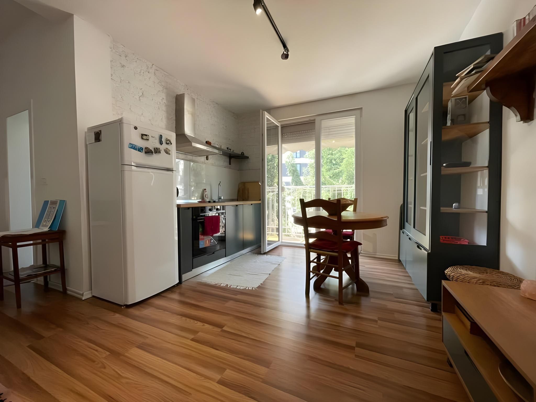 Flora Center - Modern Cozy Apartment with Balcony