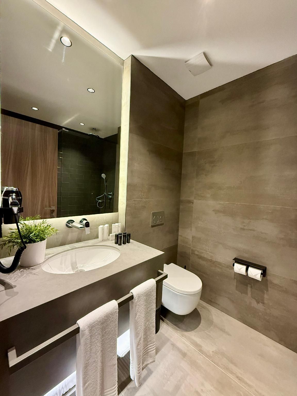 Cityloft 147 One Bedroom Suite 2