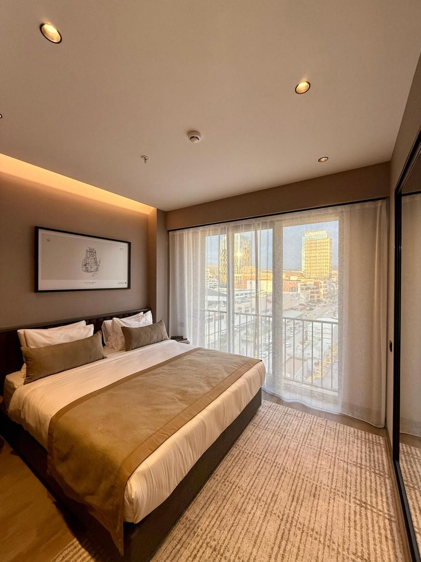 One-Bedroom Apartment with City View