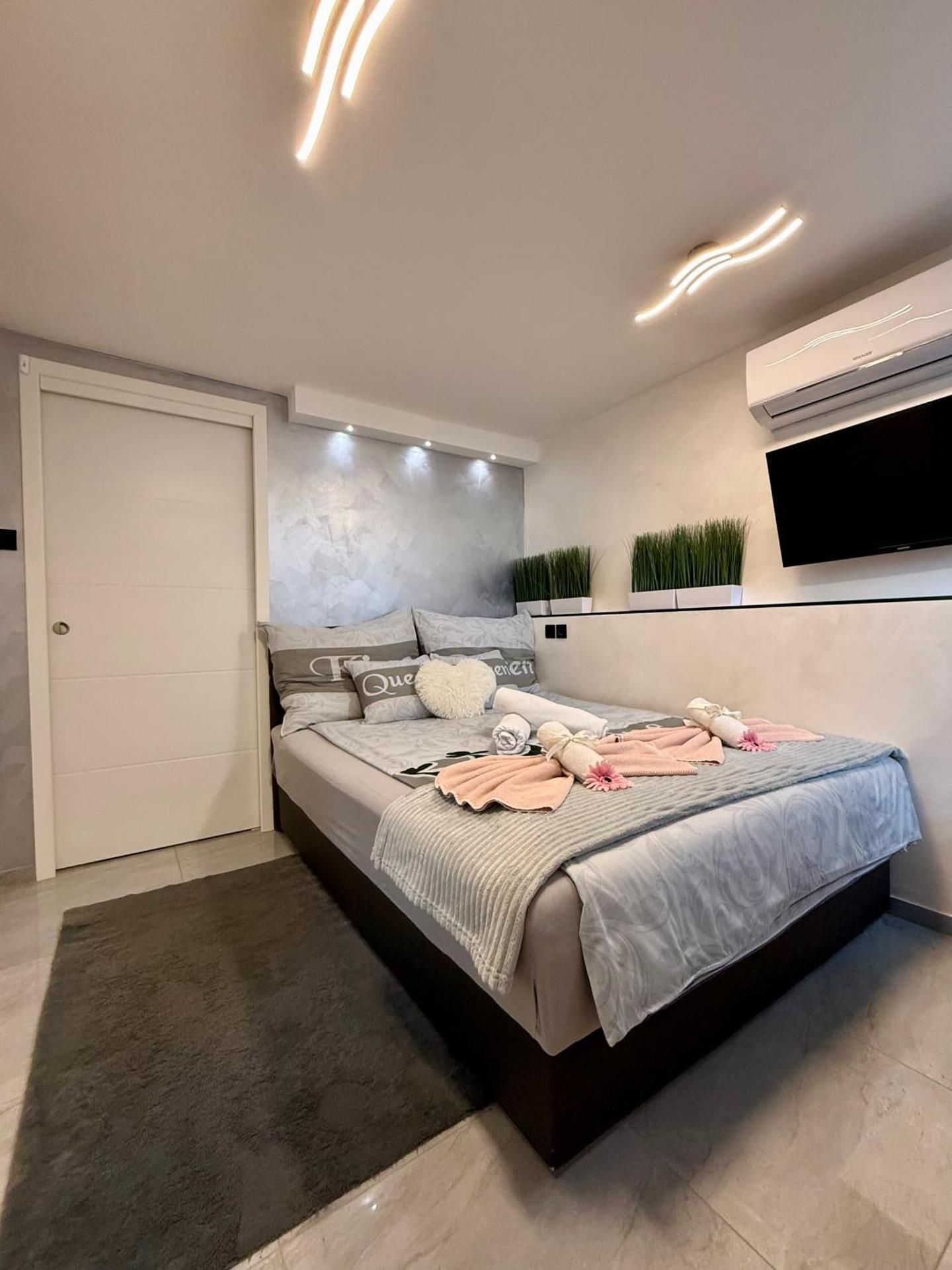 Aura Luxury Suites Bled Deluxe Double Room with Sauna