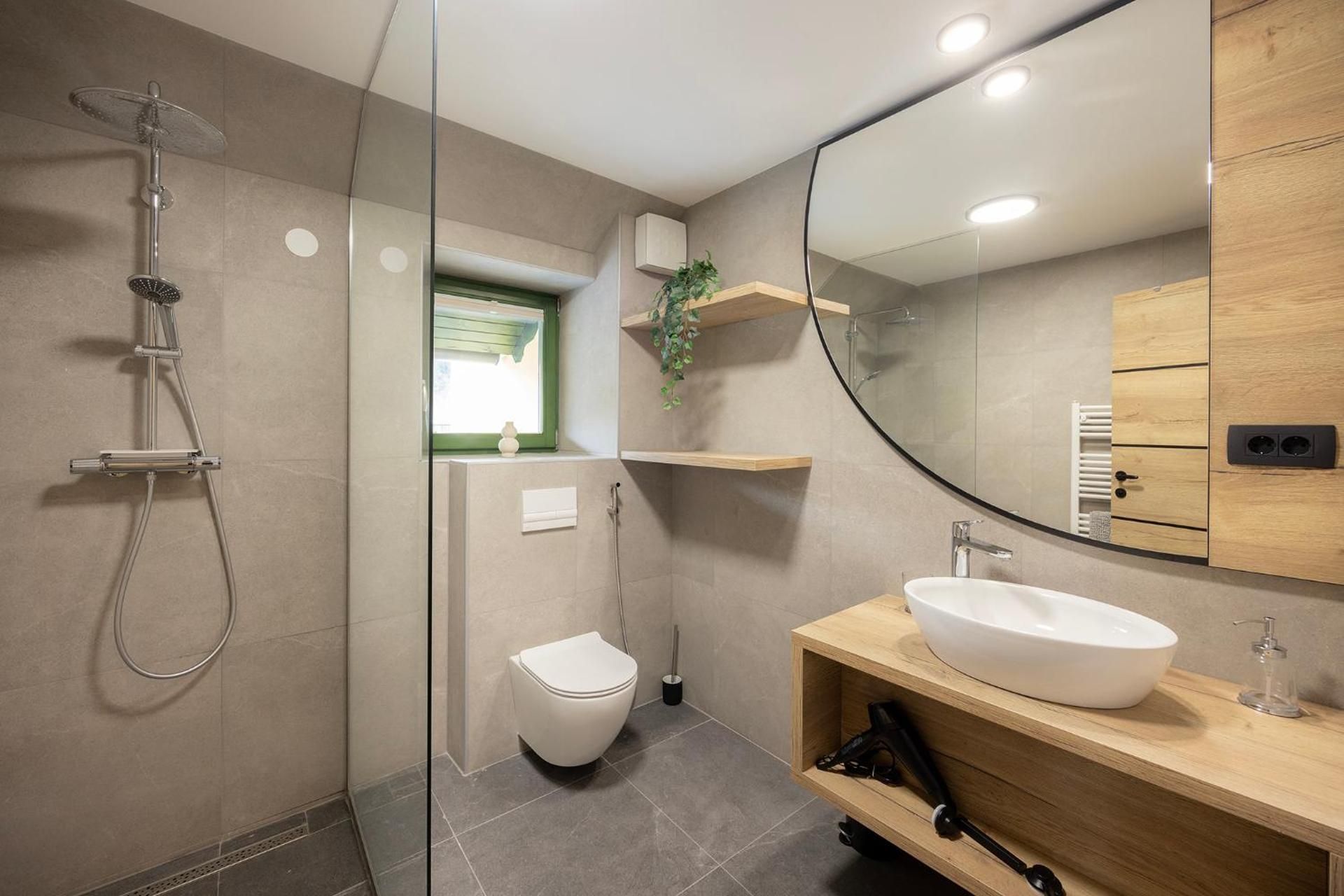 One-Bedroom Deluxe Apartment