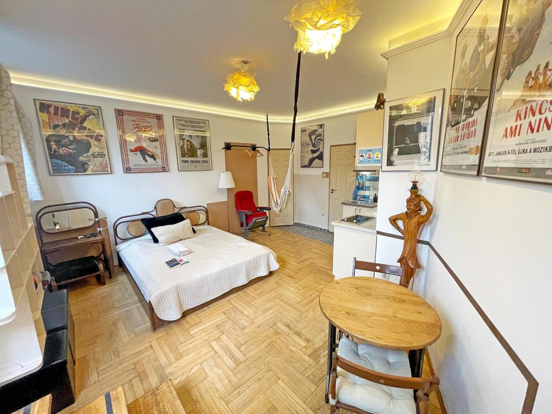 Film Poster or Coffee Basement Apartman with terrace One-Bedroom Apartment with Terrace