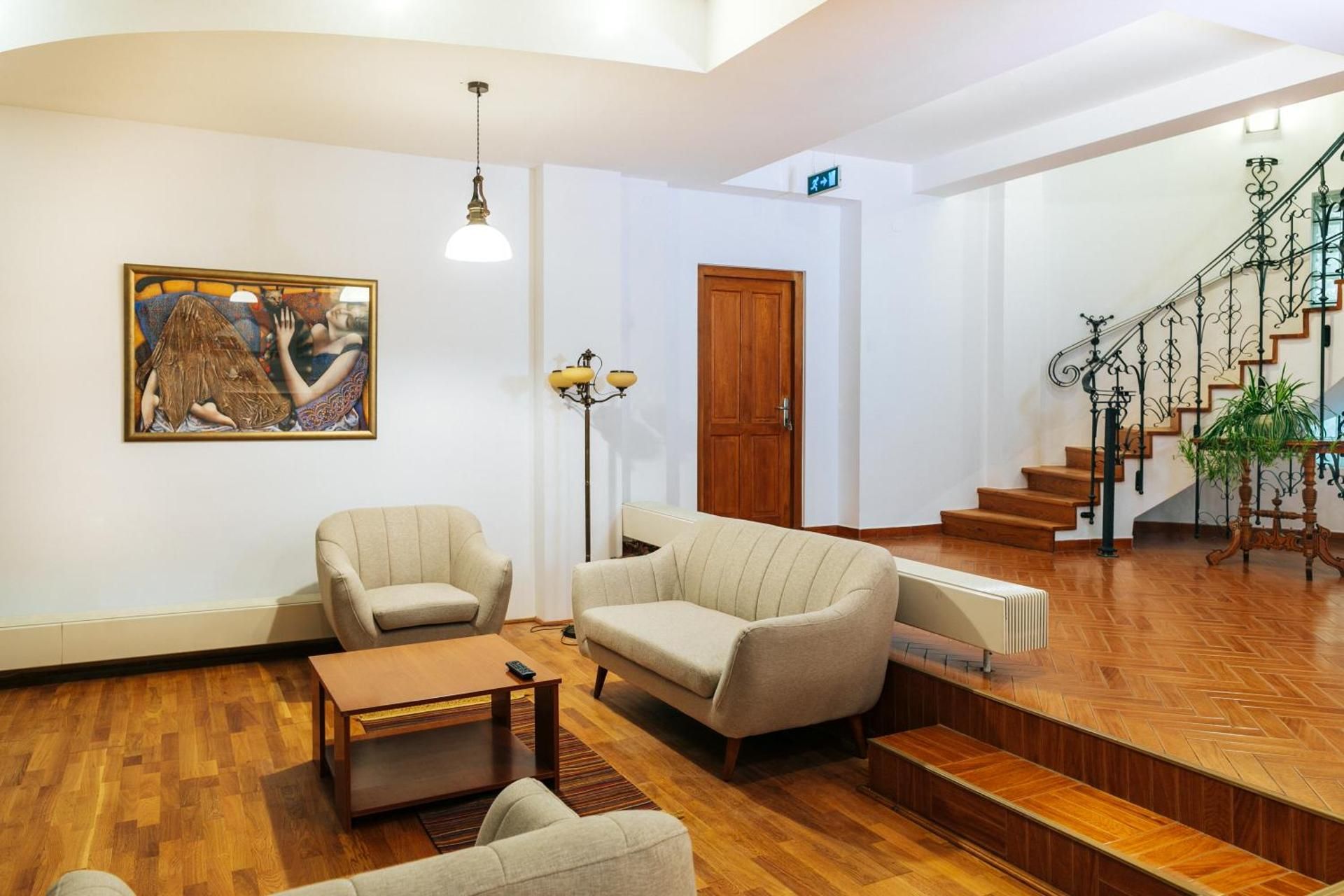 Shared lounge/TV area