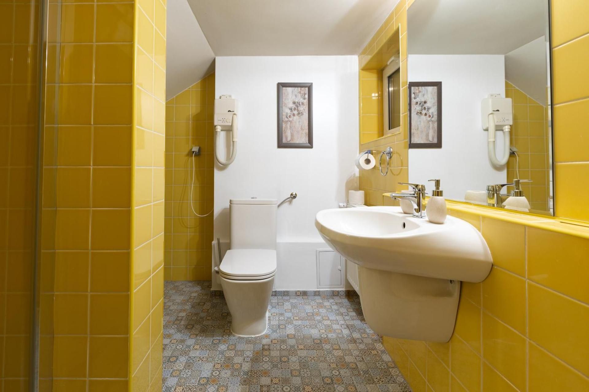 Zumzet Two-Bedroom Apartment 3