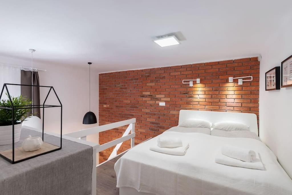 Amazing Kazinczy Flat No. 1 Budapest Two-Bedroom Apartment