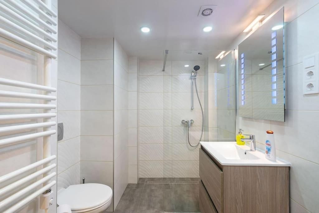 Amazing Kazinczy Flat No. 1 Budapest Two-Bedroom Apartment 16