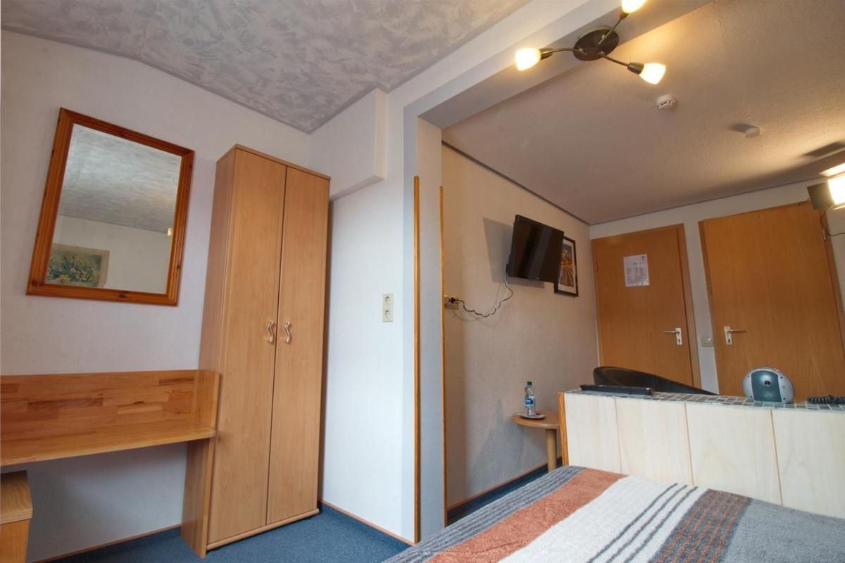 Hotel Venezia Twin Room with Shower 3