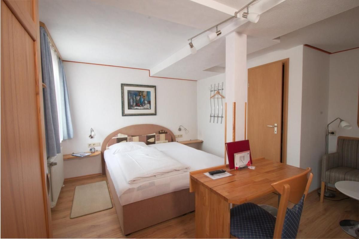 Hotel Venezia Triple Room with Shower 2