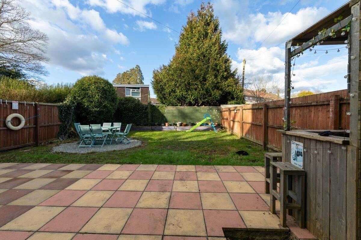 Spacious 3 Bed Home with Pool Table