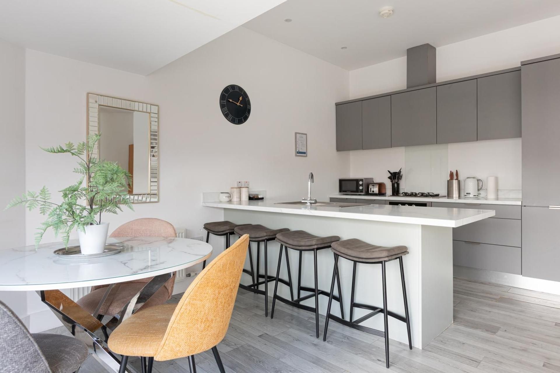 Luxury 2BR apartments by Luxus Fully Equipped Kitchen, Ormeau Park