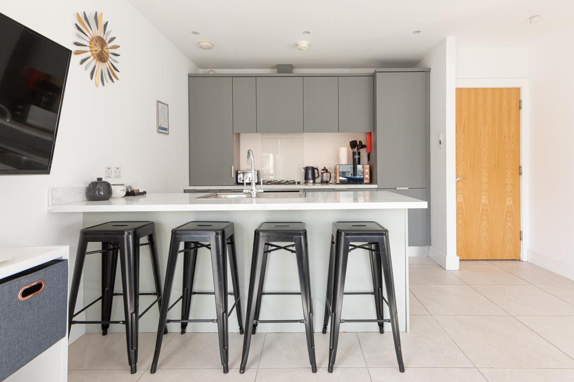 Luxury 2BR apartments by Luxus Fully Equipped Kitchen, Ormeau Park