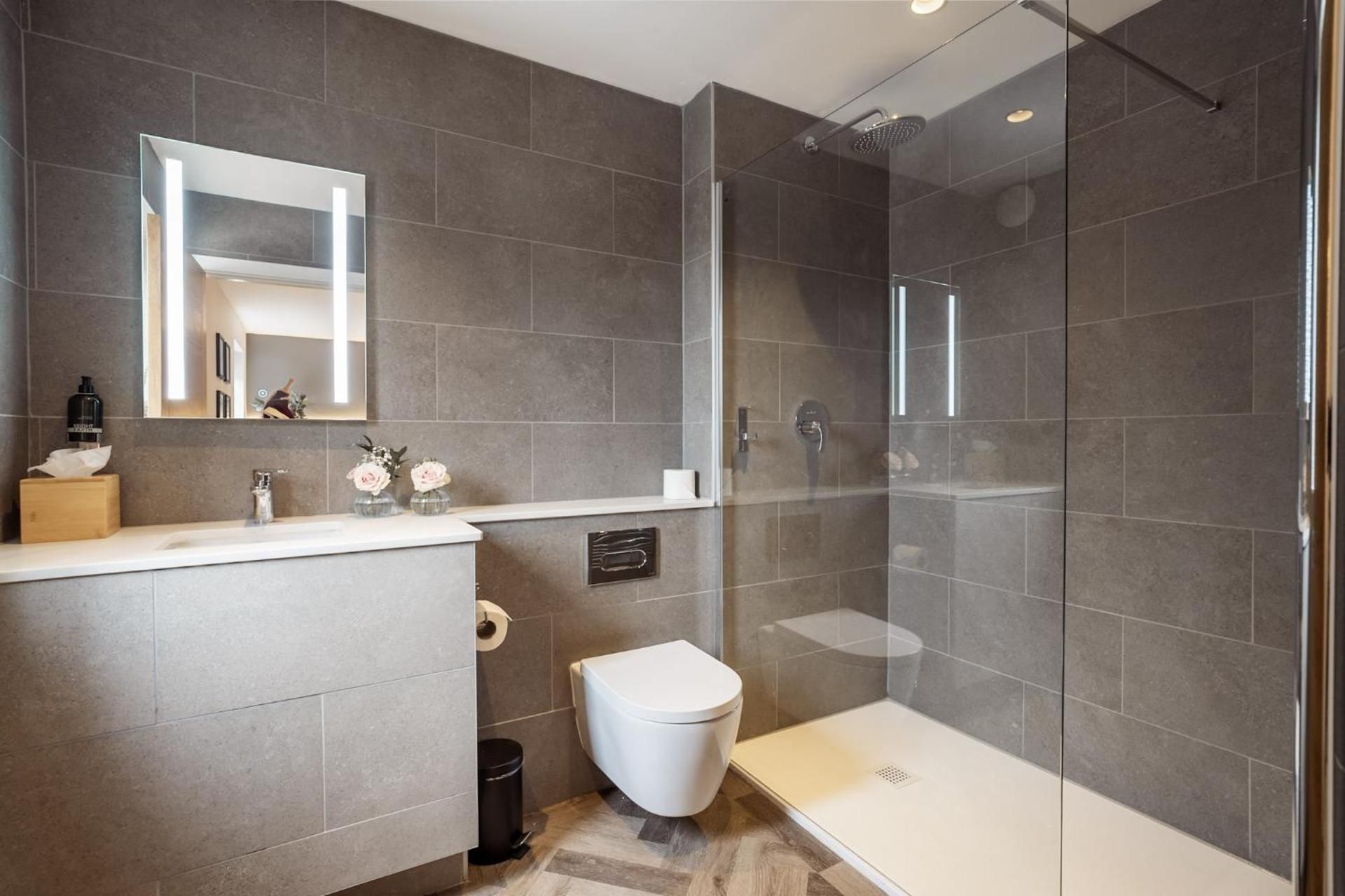 The Moat Wrotham Superior King Room 2