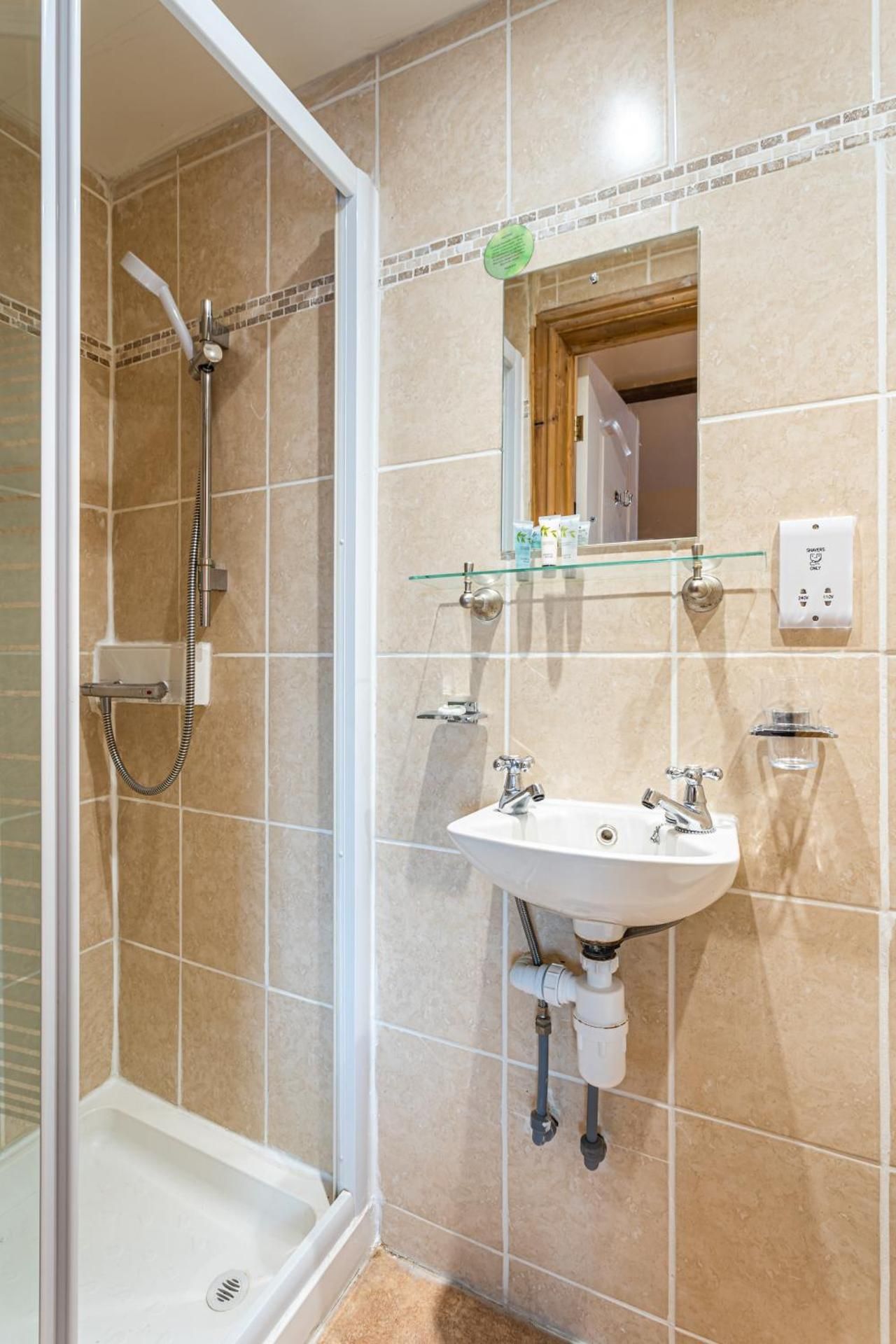 The Village Inn Double Room 3