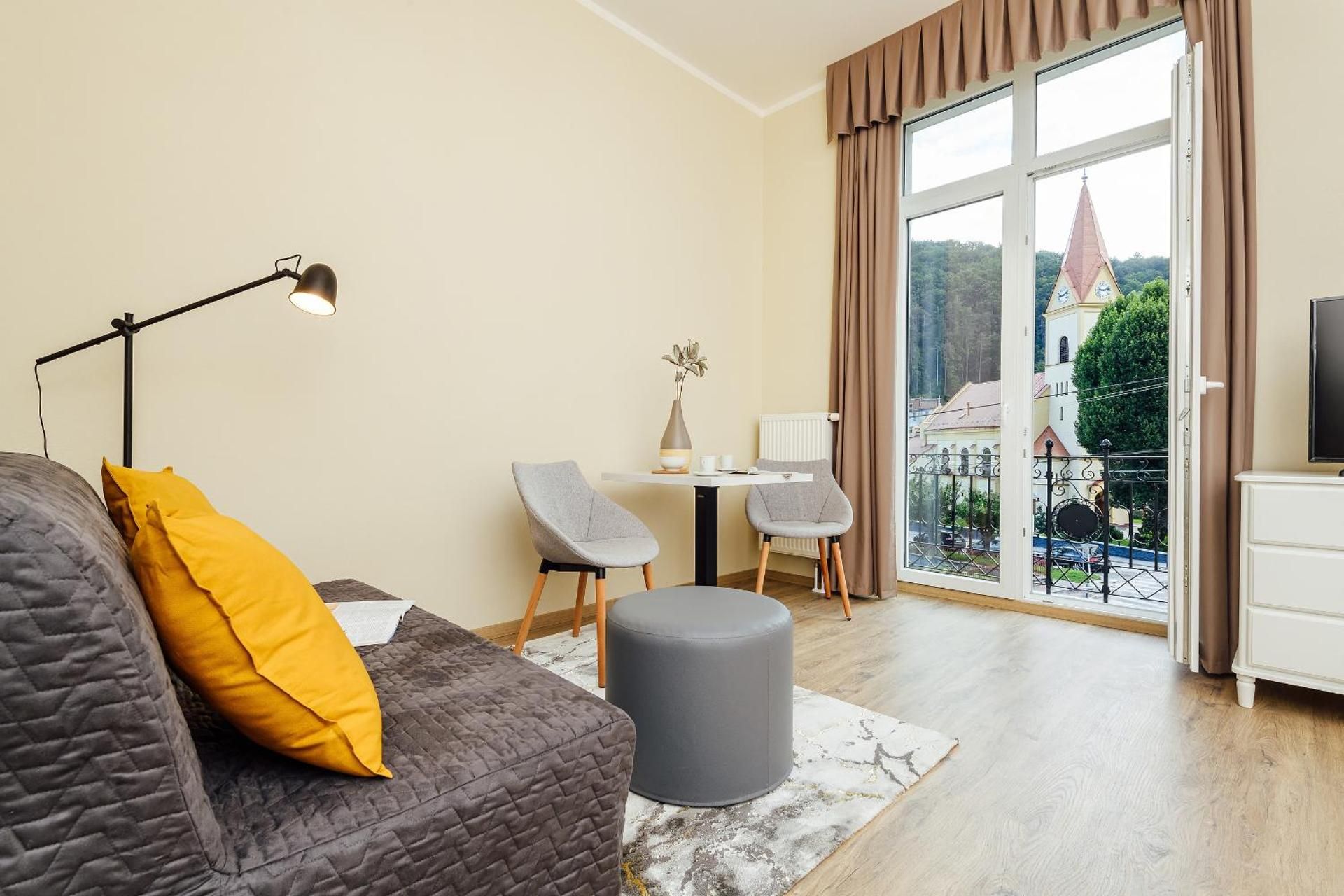 Shared lounge/TV area