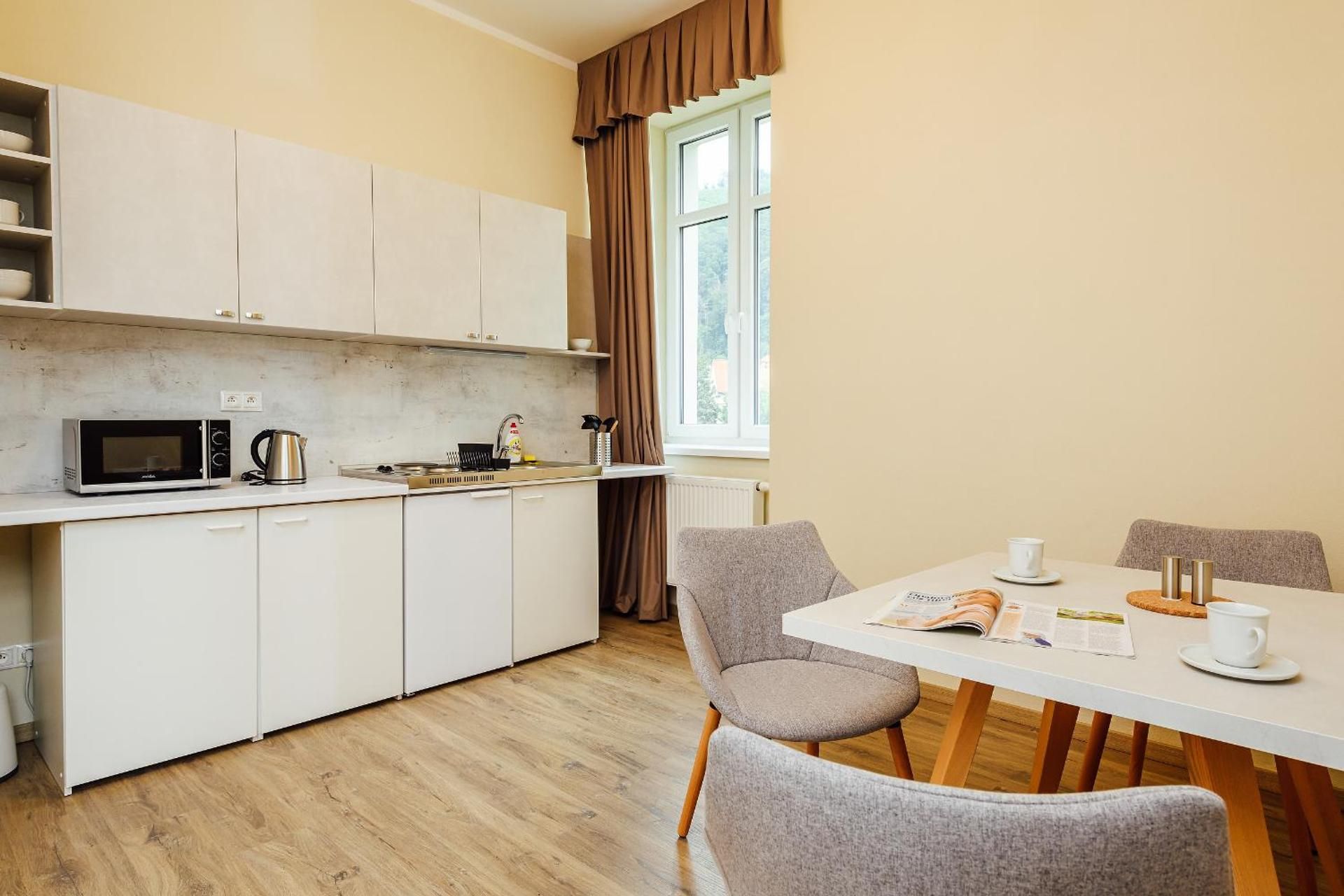 Standard Triple Suite